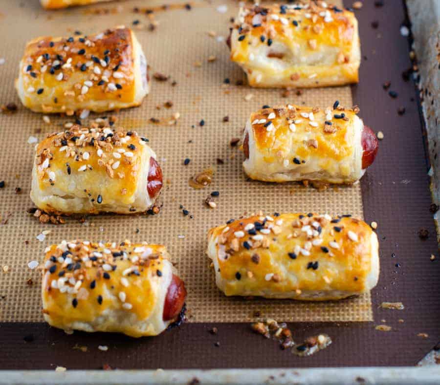 everything bagel mini pigs in a blanket on a cookie sheet