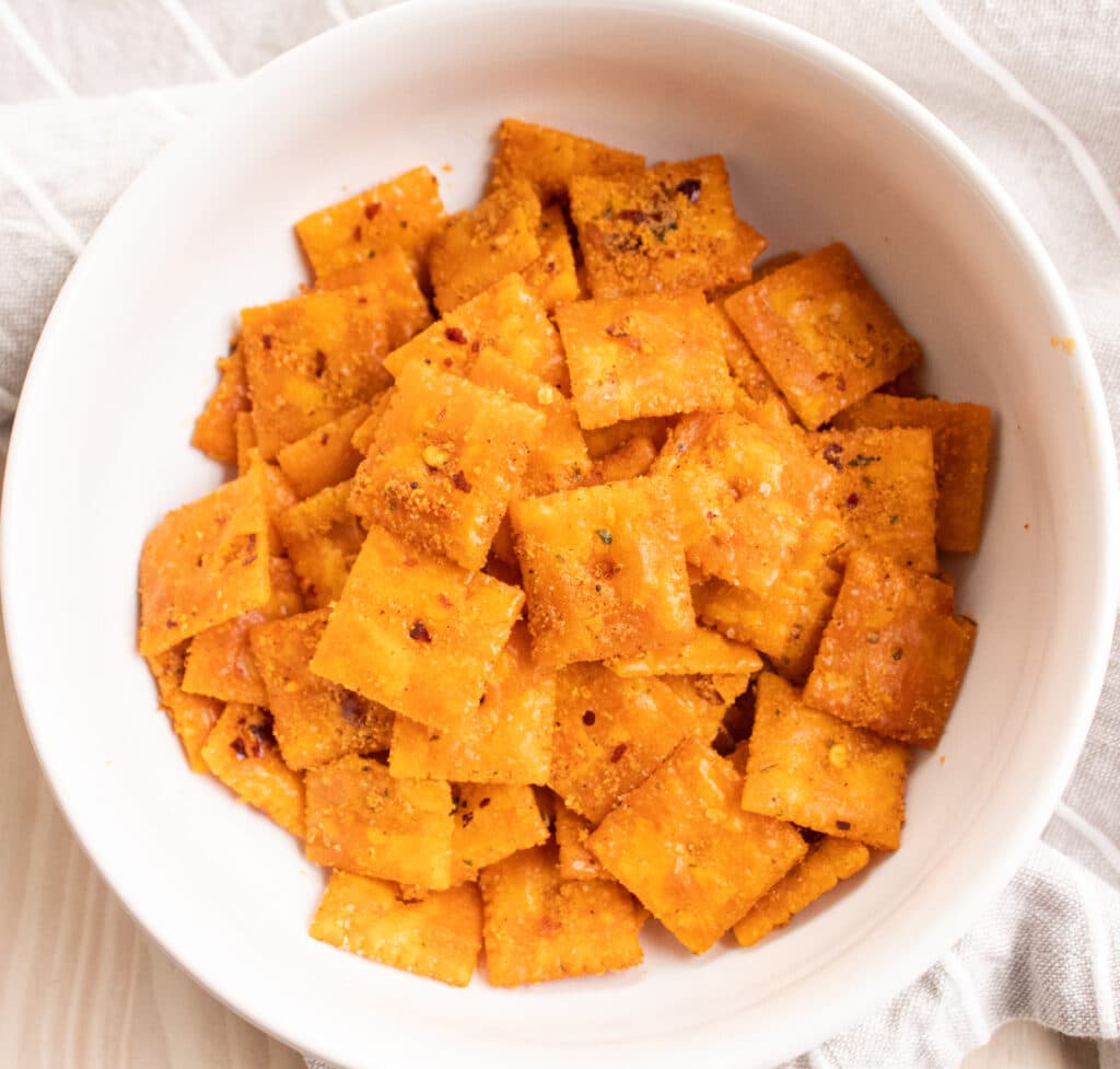 easy feisty cheddar crackers in a white bowl